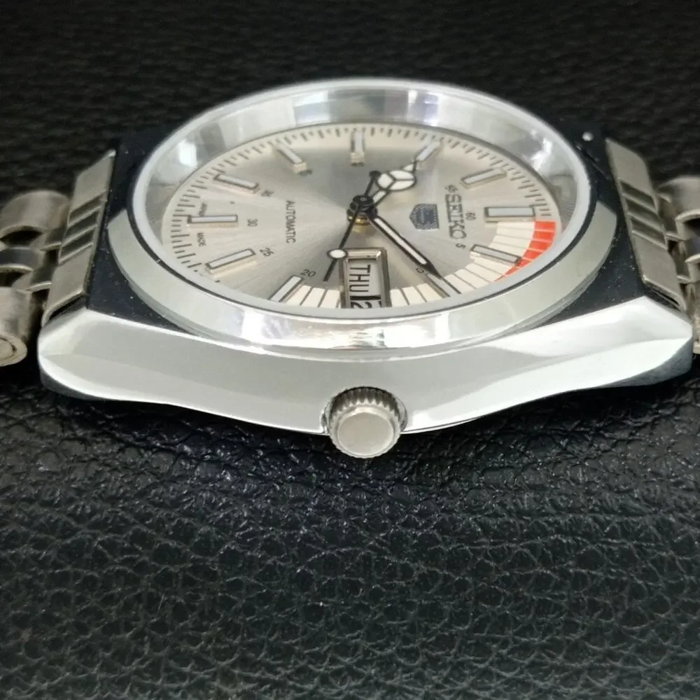 Vintage 1970 Seiko Automatic Mens Silver Watch W/daydate & Red accents